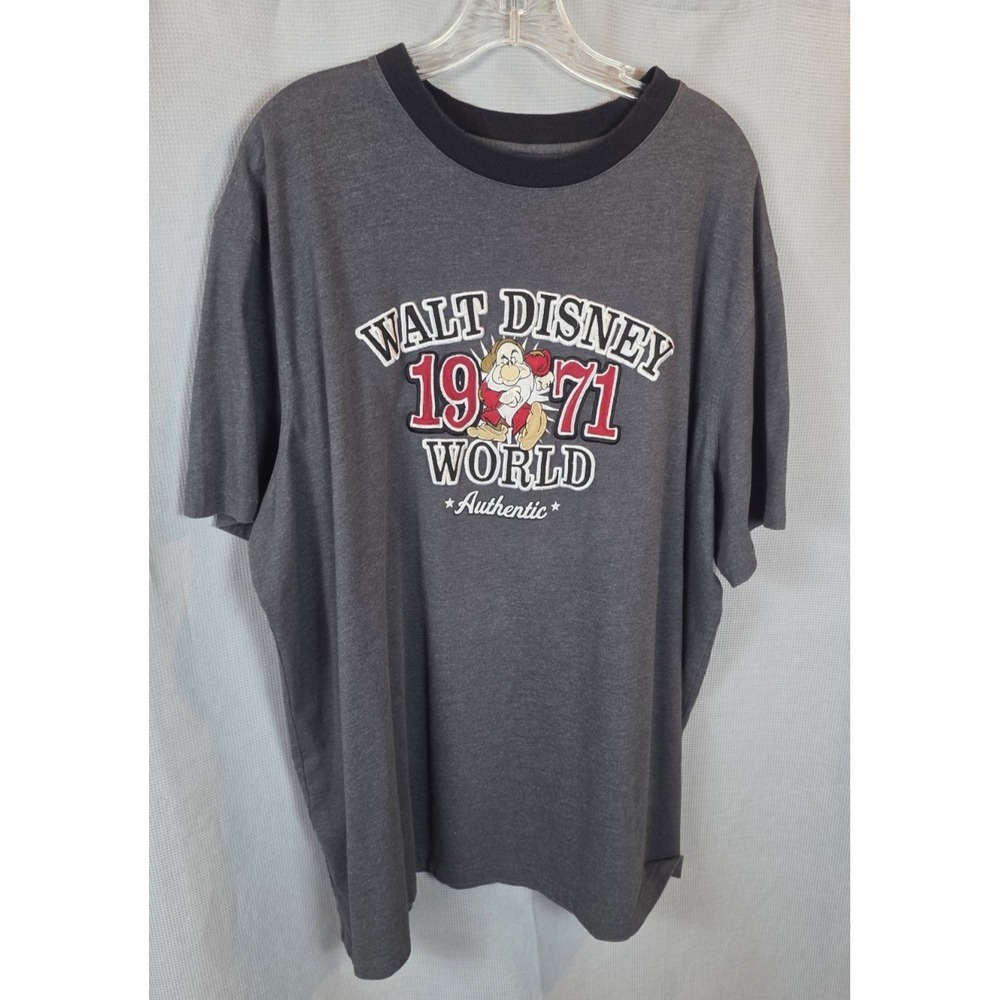 Authentic Walt Disney‎ World Embroidered 1971 Grumpy Authentic 3XL TShirt  Gray